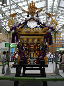 上野駅で行徳神輿