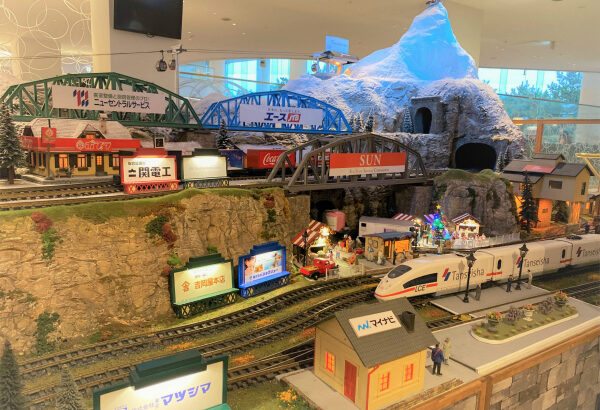 ヒルトン東京ベイ・クリスマス・トレイン2020｜コロナ禍でも鉄道模型の夢空間は健在